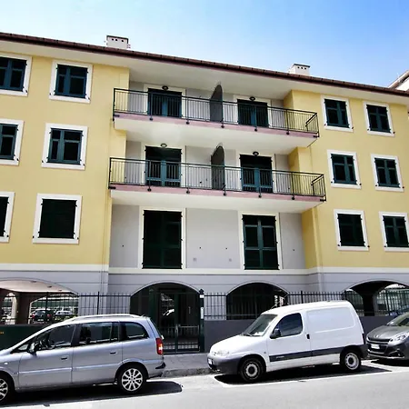 Macaia *